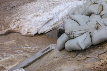 В Актюбинской области подтоплены ещё пять домов и два двора