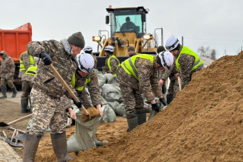 В противопаводковых мероприятиях в Казахстане задействовало более 2500 человек