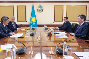 Фотография к новости: Олжас Бектенов и представитель ENI обсудили запуск проектов в сфере ВИЭ