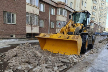 Почти 2500 дорожных рабочих вышли на уборку снега в Астане