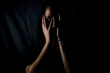 Мужчина-наркоман жестоко избил беременную девушку в Павлодаре