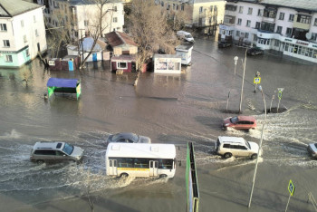 Фотография к новости: Около 250 человек спасают от паводков Кокшетау, подключились волонтёры