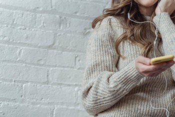 Мошенники стали чаще покупать записи голосов для обмана — эксперт