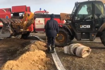 Фотография к новости: Экскаваторы, дроны и мешки с песком: как борются с паводками в Павлодарской области