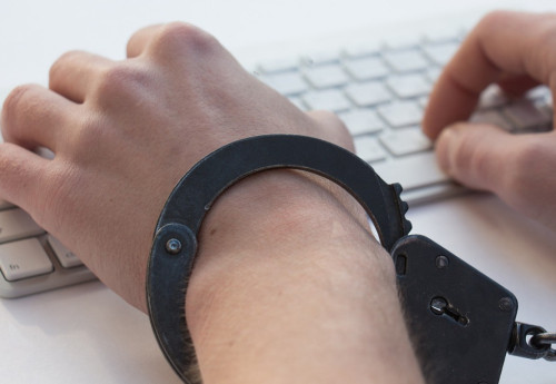 Фотография к новости: Долг в два миллиона долларов и "ломка": к чему приводит лудомания в Казахстане