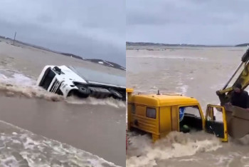 Фотография к новости: Грузовики слетели в талую воду на трассе в Карагандинской области