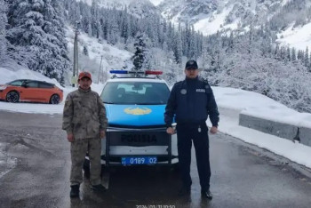 В горах Алматы выставили блокпосты из-за угрозы схода лавин