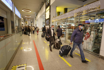 Фотография к новости: Сотрудницу аэропорта в Усть-Каменогорске оштрафовали за неприличный жест