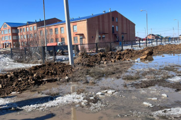 Фотография к новости: Жители нескольких домов в Кокшетау из-за подтопления не могут топить печи