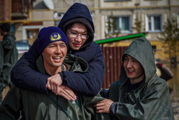 Фотография к новости: "Я видел много слёз": покоривший казахстанцев улыбкой спасатель из Кокшетау рассказал о борьбе с паводками