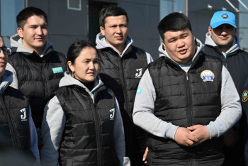 Фотография к новости: Токаев встретился со спасателями и волонтёрами в ЗКО