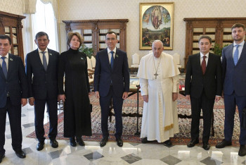 Маулен Ашимбаев встретился с Папой Римским