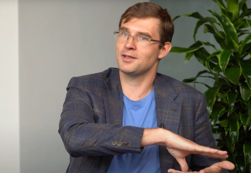 Фотография к новости: Шахматы в школах  и юношеский футбол: о проектах по развитию спорта рассказал  Тимур Турлов