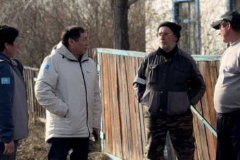 Фотография к новости: Как мажилисмены помогают жителям пострадавших от паводка регионов