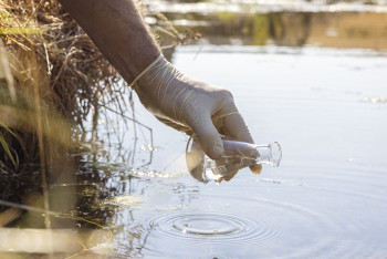 Фотография к новости: 133 пробы воды не соответствуют нормам в подтопленных регионах — Минздрав
