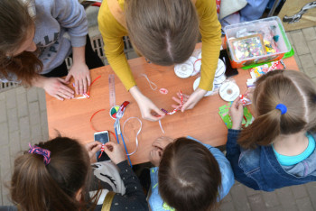 Фотография к новости: 80 школьников из пострадавших от паводков регионов поехали в детские лагеря