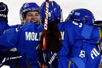 Казахстанские хоккеистки стартовали с победы на ЧМ