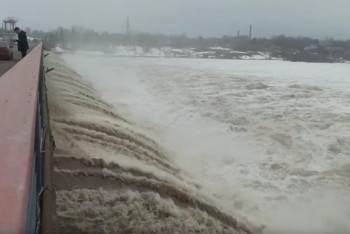 Фотография к новости: Как происходит сброс воды на Сергеевском водохранилище в СКО