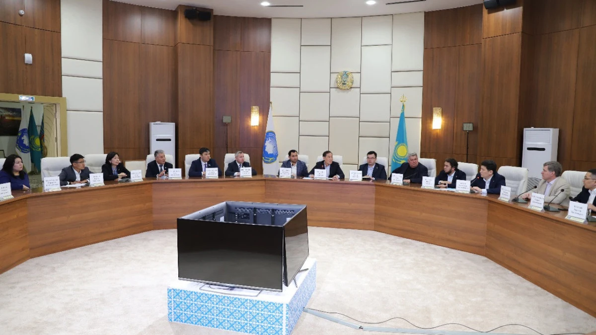 Более 9,8 тысячи волонтёров АНК задействованы в борьбе с паводками в РК