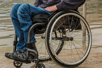 Фотография к новости: Пострадавшим от паводков казахстанцам автоматически продлят сроки инвалидности