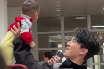 Димаш Кудайберген посетил волонтёрский штаб в Актобе