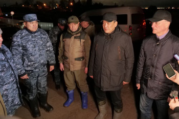 Не хотят покидать поселок: жителей пригорода в СКО принудительно эвакуируют