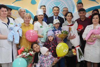 Квартиру подарили родителям тройни в Костанае