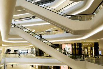 Только пятая часть торговых площадей в Казахстане безопасна для посетителей - депутат