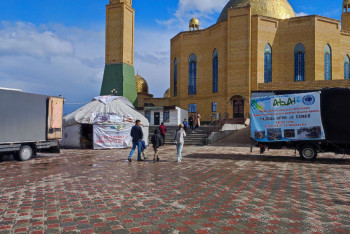 Фотография к новости: Для сбора гуманитарной помощи семейчане установили юрту