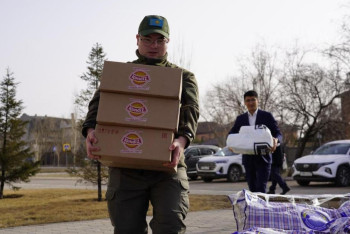 Фотография к новости: "Жүректен жүрекке": АНК отправила пострадавшим от паводков 600 тонн гумпомощи