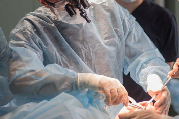 Хирурги пришили ребёнку лицо, откушенное собакой