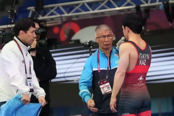 Казахстанец завоевал "серебро" на чемпионате Азии по вольной борьбе