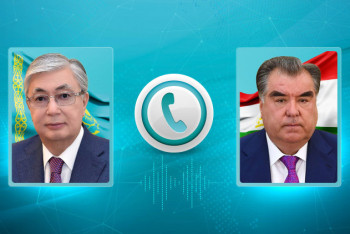 Фотография к новости: Касым-Жомарт Токаев провёл телефонный разговор Эмомали Рахмоном