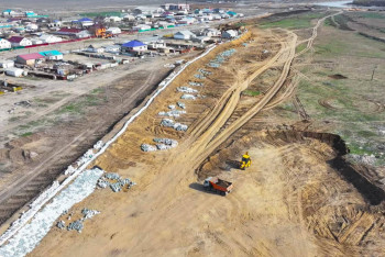 В Атырау за считанные дни построено более 100 км защитных дамб