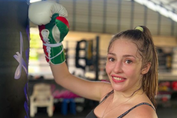 "Казахстанская Барби" объявила соперницу по бою за титул чемпионки мира