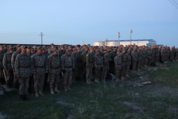 Фотография к новости: Почти пять тысяч военнослужащих принимают участие в борьбе с паводками в Казахстане