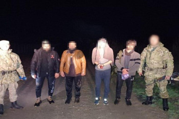 Фотография к новости: КНБ задержал 17 нелегалов на границе Жамбылской области