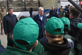 Фотография к новости: Президент встретился со спасателями, волонтёрами и бизнесменами в СКО