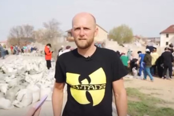 Иностранцы укрепляют берег Урала в Атырау