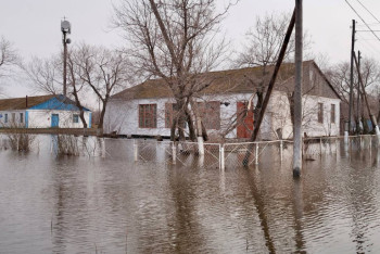 50 жилых домов и 66 дворов остаются подтопленными в Костанайской области