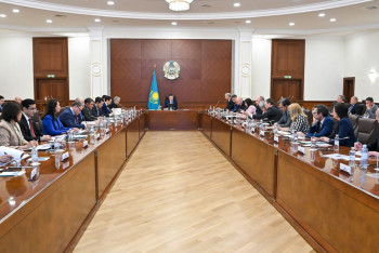 Фотография к новости: Олжас Бектенов обсудил главами дипмиссий стран ЕС вопросы управления водными ресурсами