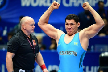 Казахстанский борец завоевал олимпийскую лицензию на турнире в Бишкеке