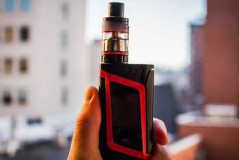 Вейпы на спортинвентарь меняли прохожие в Астане