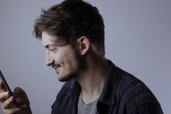 Житель Уральска отсудил 100 тысяч тенге морального ущерба за некачественный смартфон