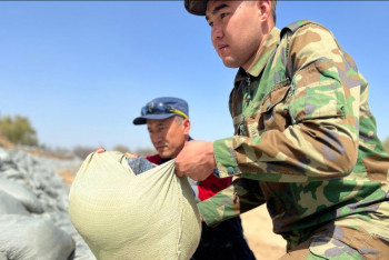 Паводки в Казахстане: воду удалось отвести от четырёх с половиной тысяч домов