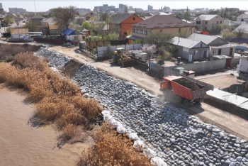 Более 200 км берегоукрепительных дамб построили в Атырау за две недели