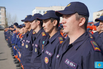 Участвовавших в ликвидации паводка спасателей проводили в Атбасаре