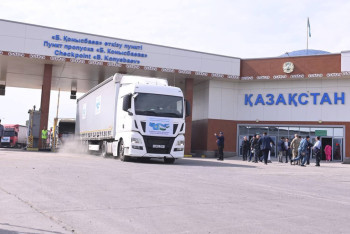 Узбекистан направил в Казахстан гуманитарный груз