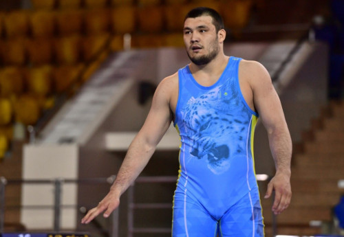 Фотография к новости: "Классики" из Казахстана сражаются за путёвку на Олимпиаду по греко-римской борьбе