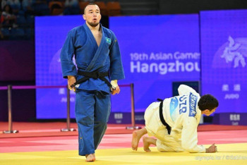 Двое казахстанцев будут биться за "бронзу" чемпионата Азии по дзюдо